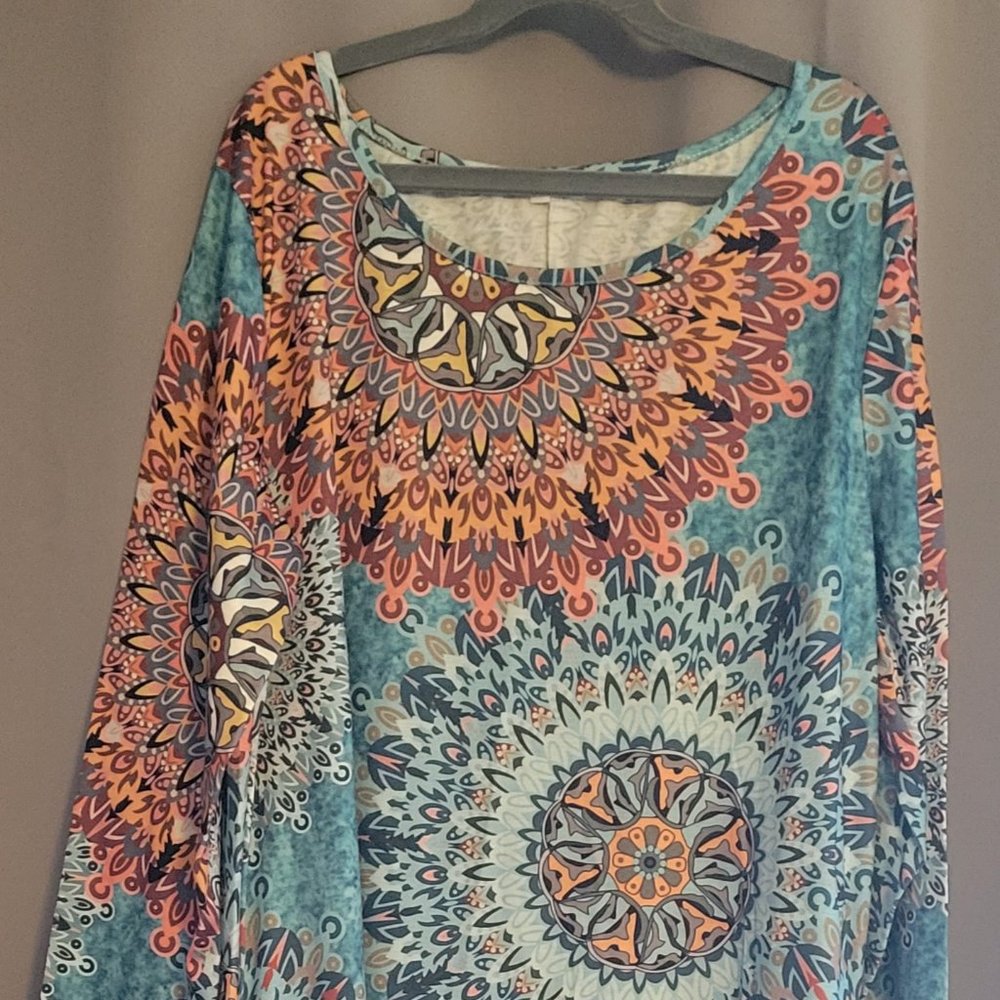 Like NEW! Women's Long-Sleeved "Spirograph-Style" Flower Dress (Size L)